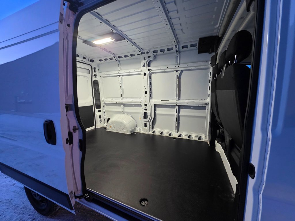 Ram ProMaster Cargo Van 2500 High Roof 136' 2023 à Repentigny, Québec - 9 - w1024h768px