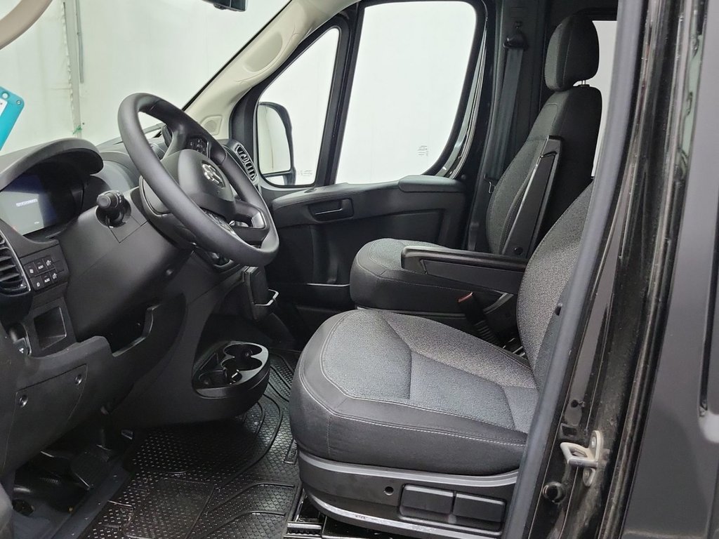 2023 Ram ProMaster Cargo Van 2500 High Roof 136’ in Repentigny, Quebec - 8 - w1024h768px