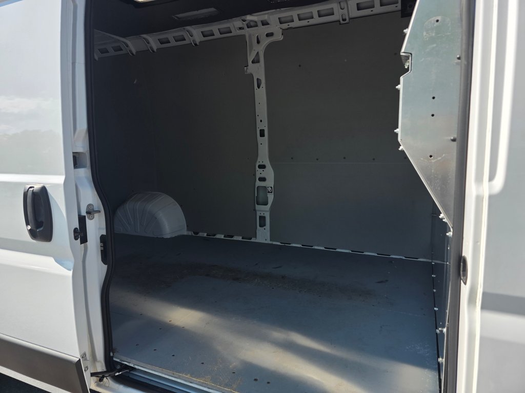 2025 Ram ProMaster Cargo Van 3500 High Roof 159’ in Saint-Sulpice, Quebec - 10 - w1024h768px