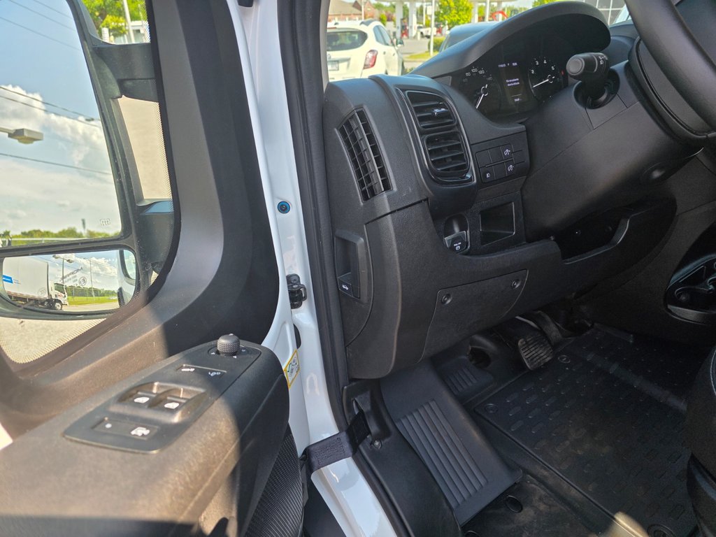 2025 Ram ProMaster Cargo Van 3500 High Roof 159’ in Saint-Sulpice, Quebec - 13 - w1024h768px