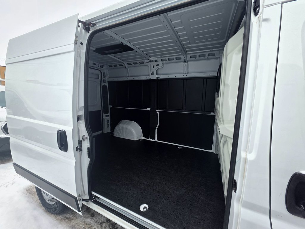 2025 Ram ProMaster Cargo Van 2500 High Roof 136' in Repentigny, Quebec - 12 - w1024h768px