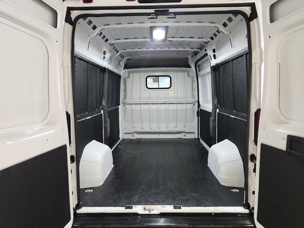 2025 Ram ProMaster Cargo Van 2500 High Roof 136' in Repentigny, Quebec - 4 - w1024h768px