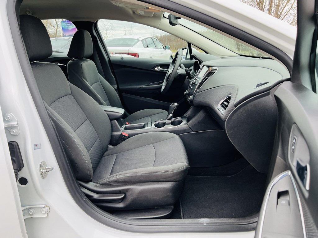 2018 Chevrolet Cruze LT Turbo-6