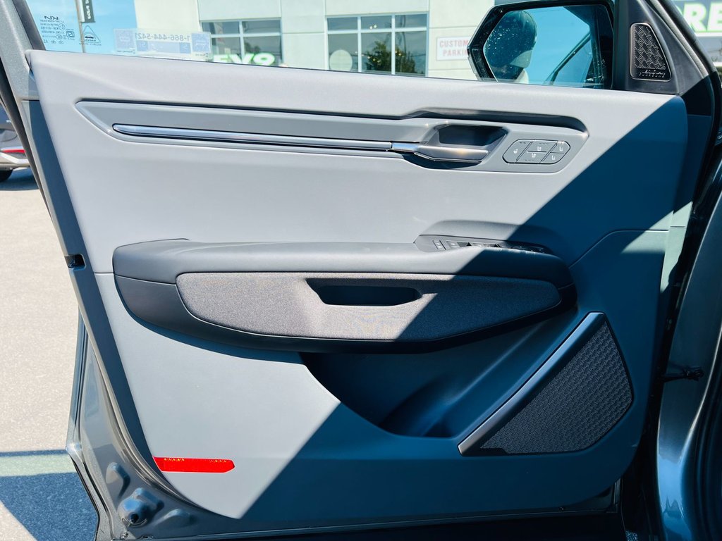 Kia EV9 Land AWD w/ Premium Package 2026-7