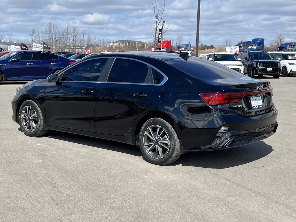 2023 Kia Forte EX IVT-1