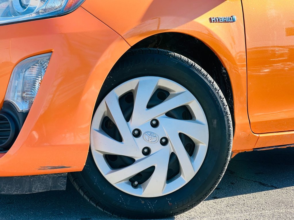 Toyota Prius c Technology 2015-4
