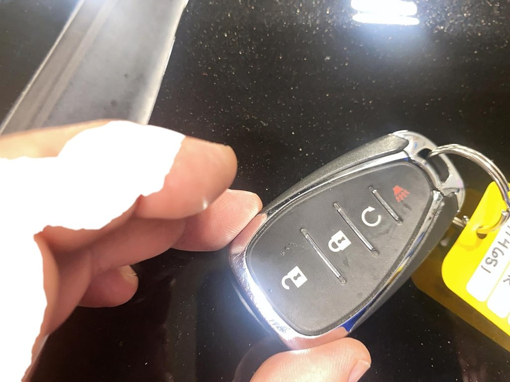 2022 Chevrolet Bolt EUV LT in Chicoutimi, Quebec - 22 - w1024h768px