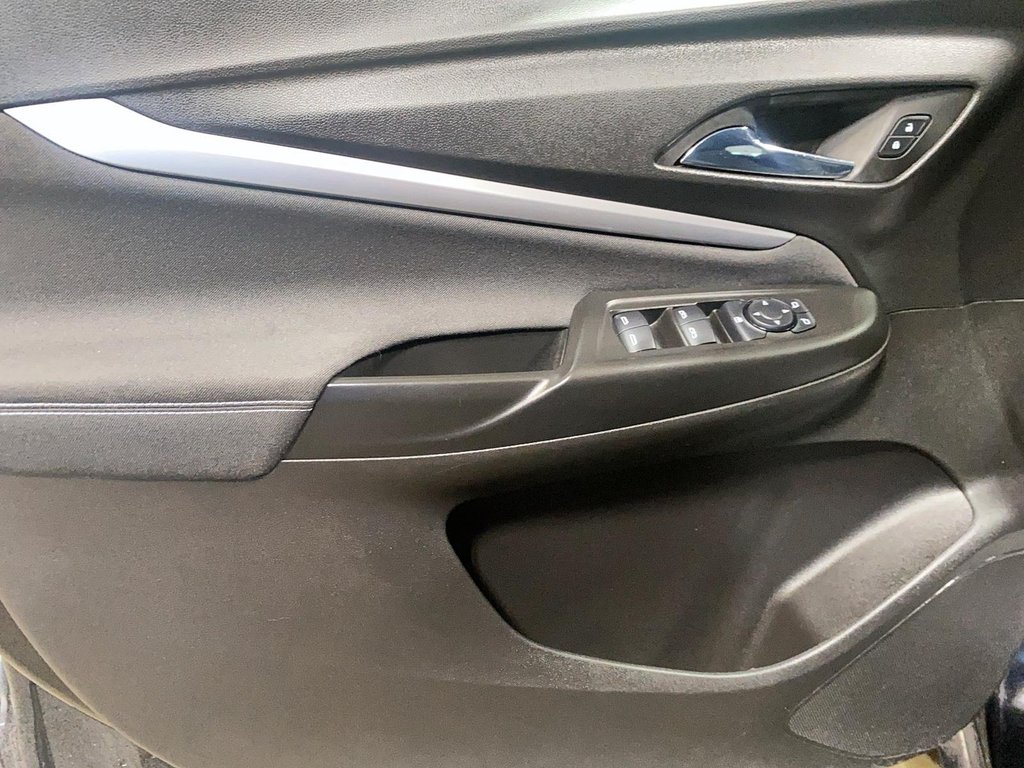 2022 Chevrolet Bolt EUV LT in Chicoutimi, Quebec - 12 - w1024h768px
