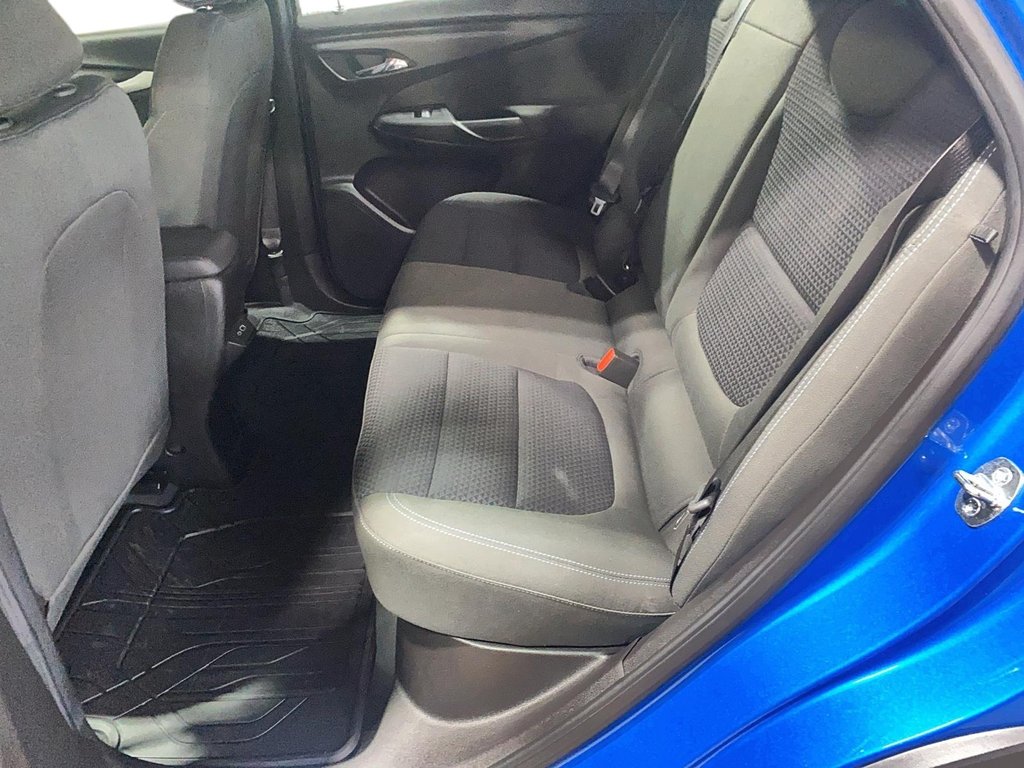 2023 Chevrolet Bolt EUV in Baie-Comeau, Quebec - 7 - w1024h768px