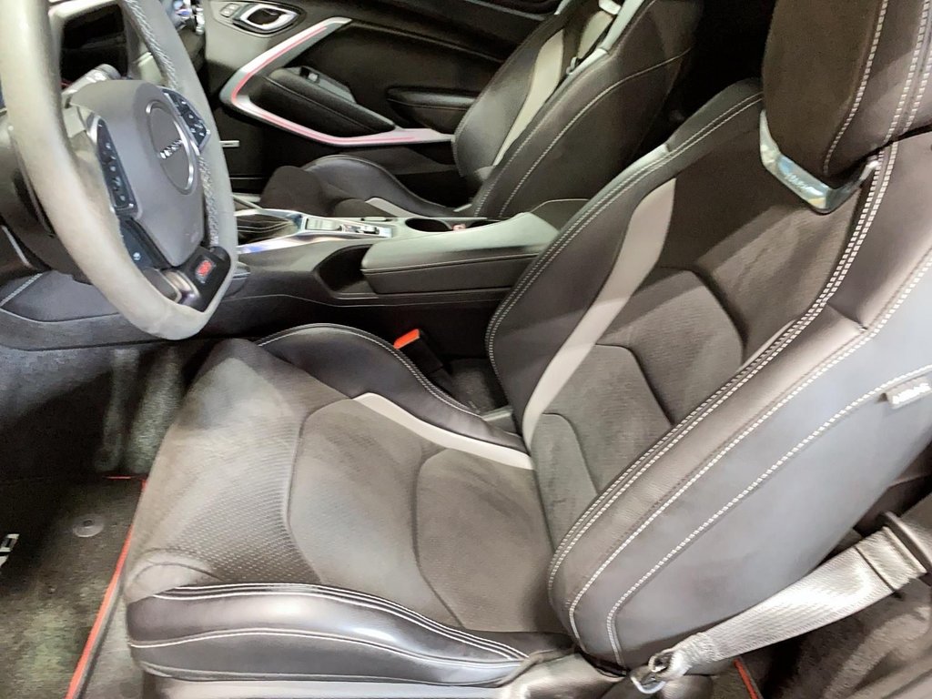 2020 Chevrolet Camaro in Jonquière, Quebec - 9 - w1024h768px
