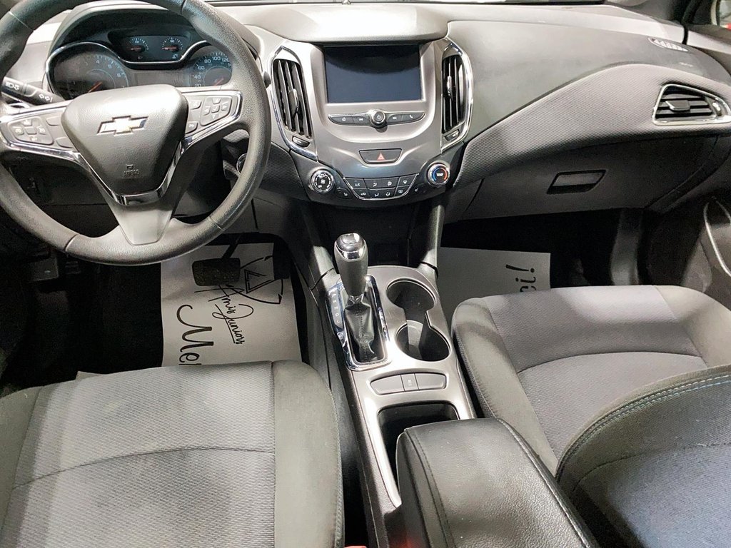 Chevrolet Cruze  2017 à Jonquière, Québec - 10 - w1024h768px