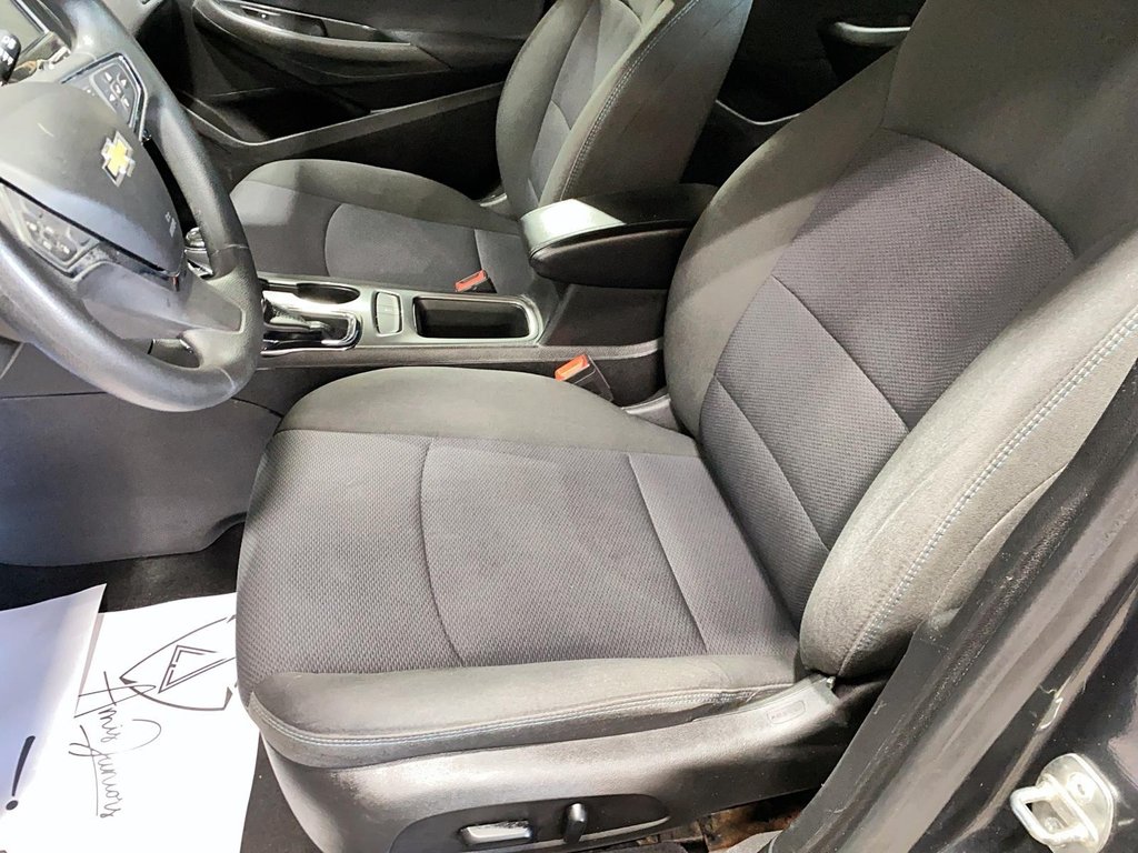 Chevrolet Cruze  2017 à Jonquière, Québec - 12 - w1024h768px