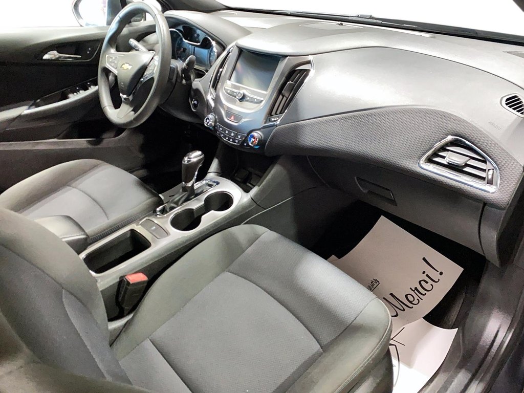 Chevrolet Cruze  2017 à Jonquière, Québec - 20 - w1024h768px