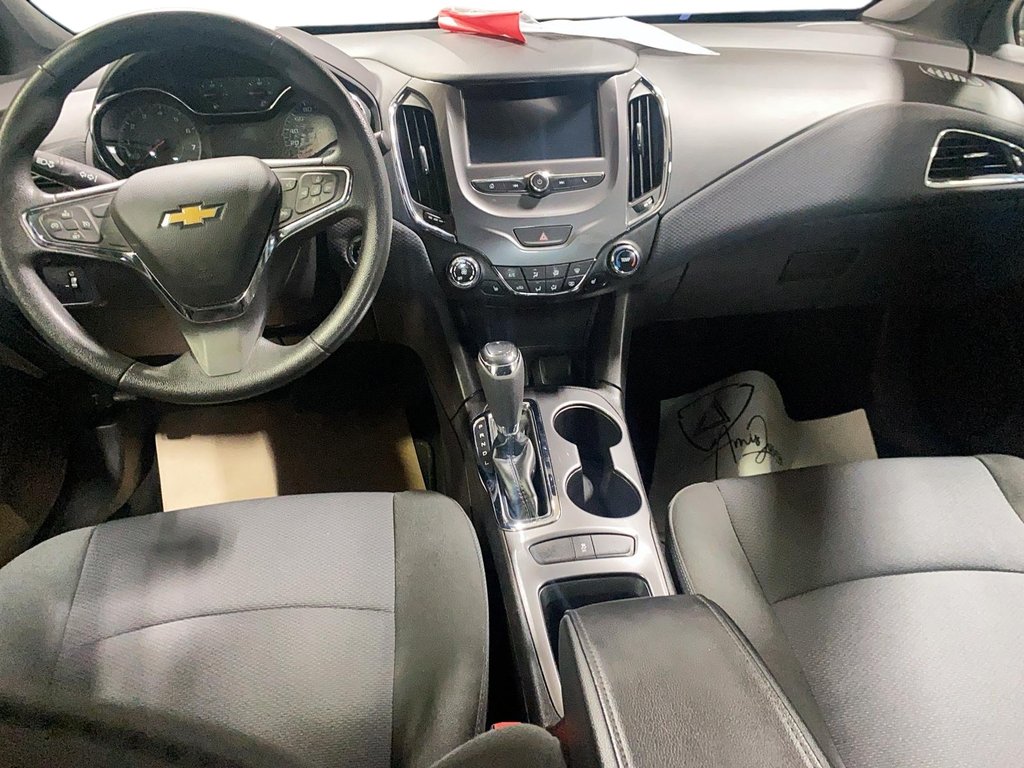 2018 Chevrolet Cruze LT in Jonquière, Quebec - 10 - w1024h768px
