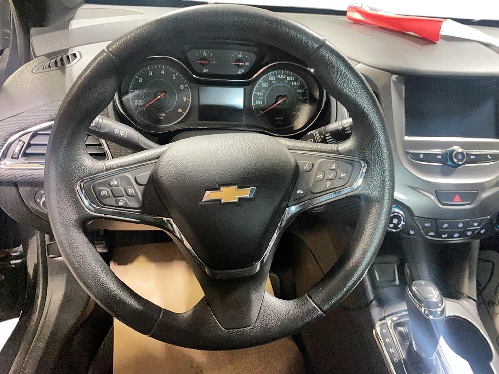 2018 Chevrolet Cruze LT in Jonquière, Quebec - 14 - w1024h768px