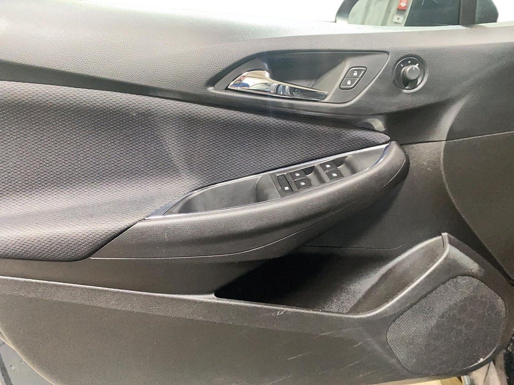 2018 Chevrolet Cruze LT in Jonquière, Quebec - 11 - w1024h768px