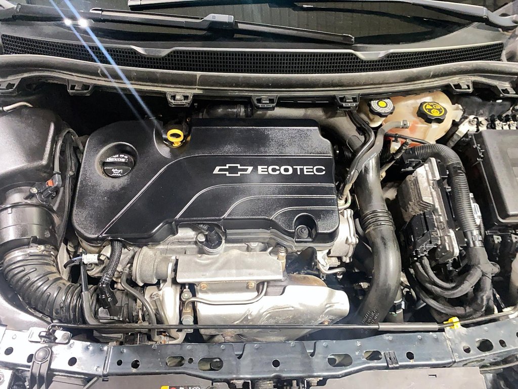 2018 Chevrolet Cruze LT in Jonquière, Quebec - 8 - w1024h768px