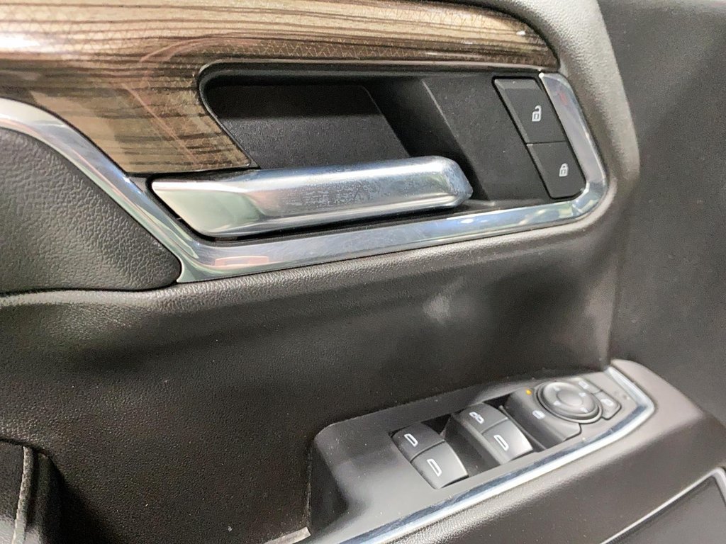 2022 Chevrolet Silverado 1500 LT Trail Boss in Chicoutimi, Quebec - 10 - w1024h768px