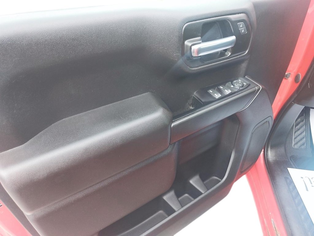 2022 Chevrolet Silverado 1500 in Baie-Comeau, Quebec - 11 - w1024h768px