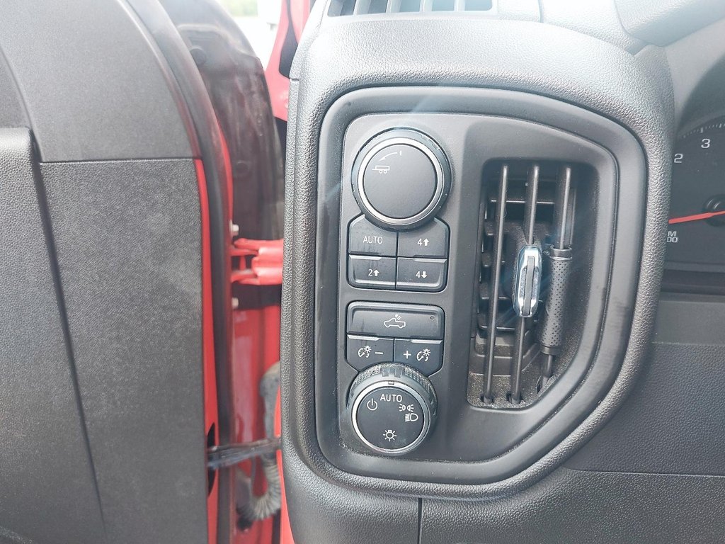 2022 Chevrolet Silverado 1500 in Baie-Comeau, Quebec - 16 - w1024h768px