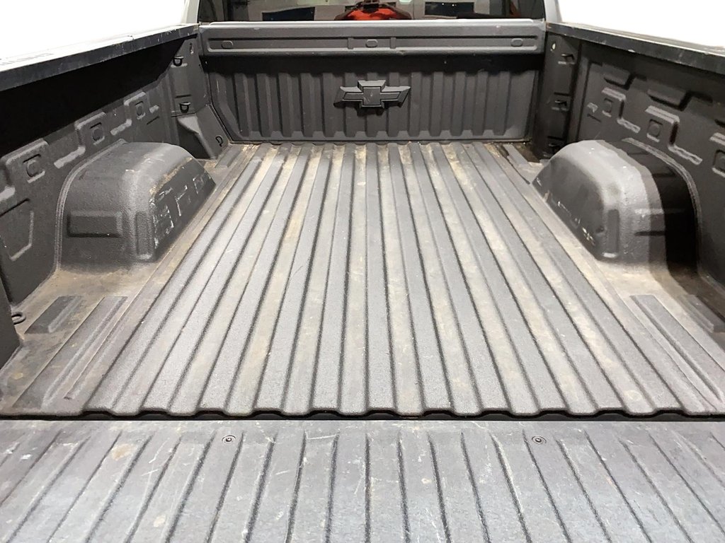 Chevrolet Silverado 1500  2023 à Jonquière, Québec - 5 - w1024h768px
