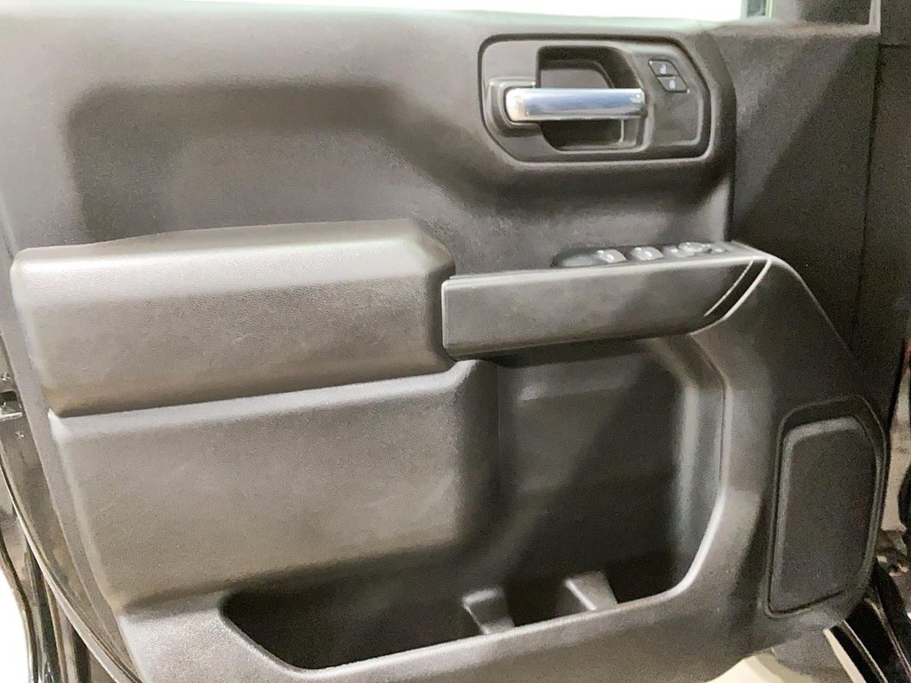 Chevrolet Silverado 1500  2023 à Jonquière, Québec - 9 - w1024h768px