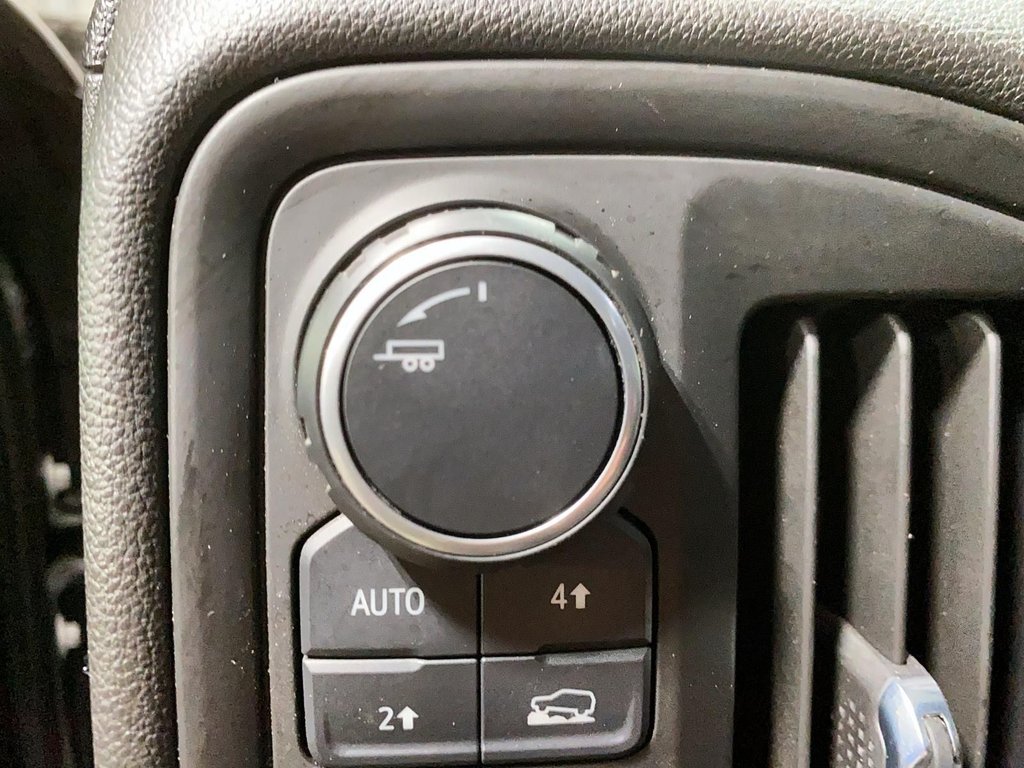 Chevrolet Silverado 1500  2023 à Jonquière, Québec - 13 - w1024h768px