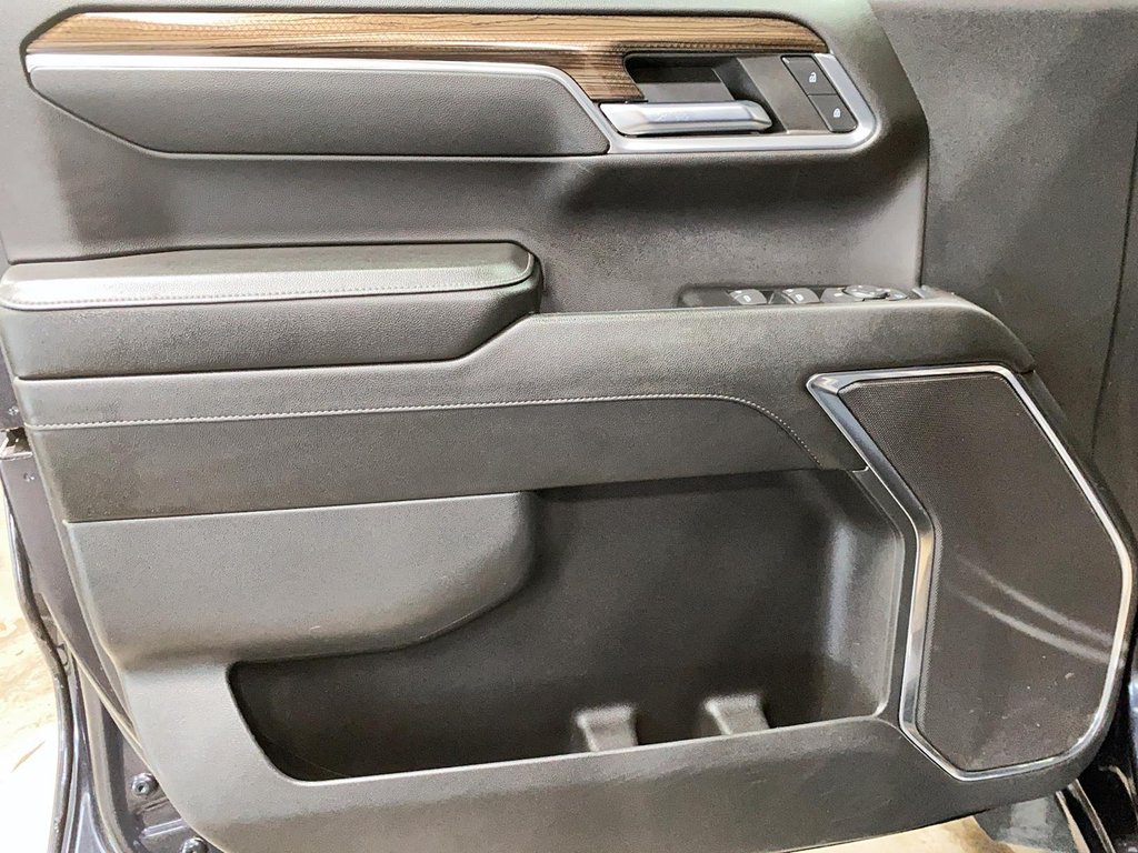 2024 Chevrolet Silverado 1500 in Baie-Comeau, Quebec - 8 - w1024h768px