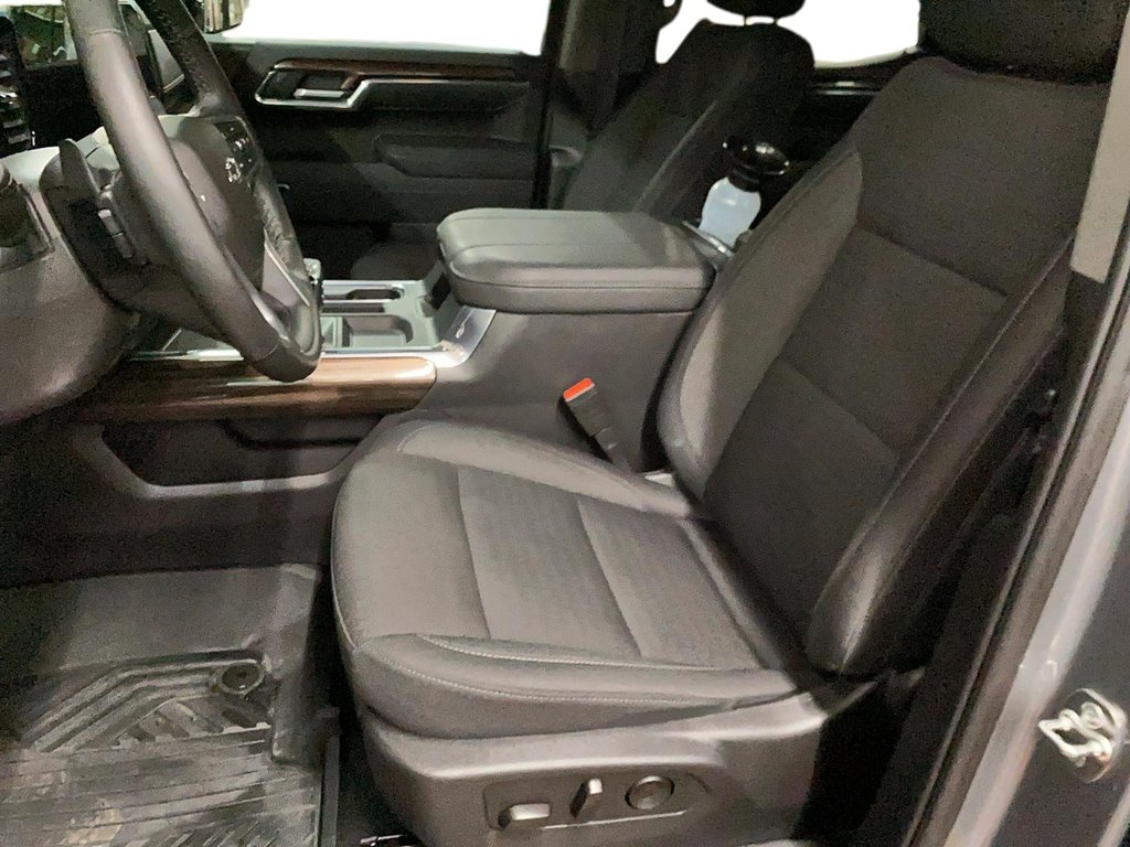 2025 Chevrolet Silverado 1500 in Sept-Îles, Quebec - 9 - w1024h768px