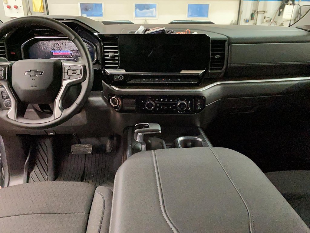 2025 Chevrolet Silverado 1500 in Sept-Îles, Quebec - 8 - w1024h768px
