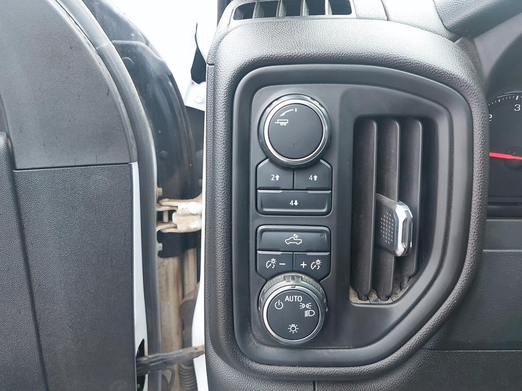 2020 Chevrolet Silverado 2500HD in Baie-Comeau, Quebec - 16 - w1024h768px