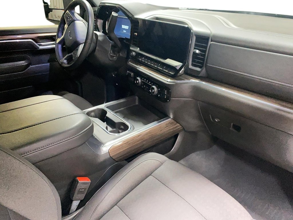 2025 Chevrolet Silverado 2500HD in Baie-Comeau, Quebec - 14 - w1024h768px