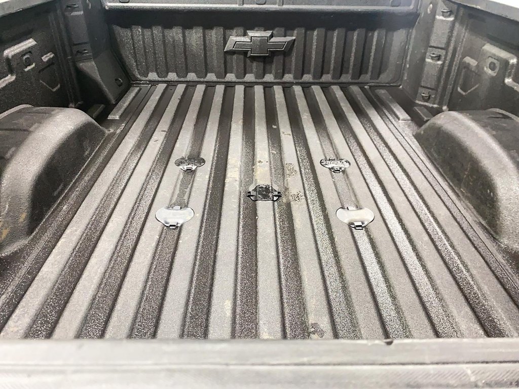 2025 Chevrolet Silverado 2500HD in Baie-Comeau, Quebec - 4 - w1024h768px