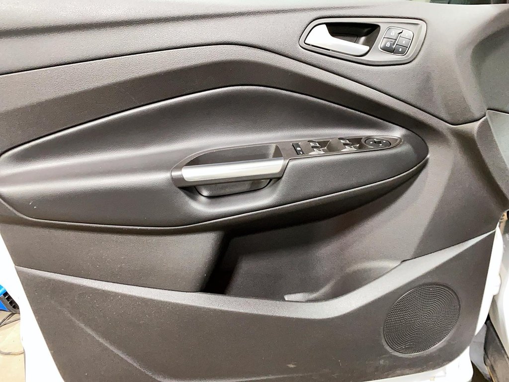 2019 Ford Escape in Sept-Îles, Quebec - 10 - w1024h768px