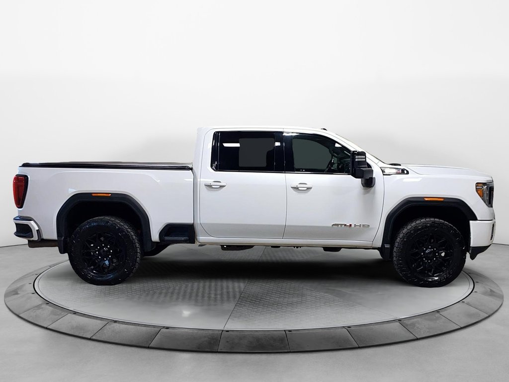 2022 GMC Sierra 2500HD AT4 in Chicoutimi, Quebec - 2 - w1024h768px