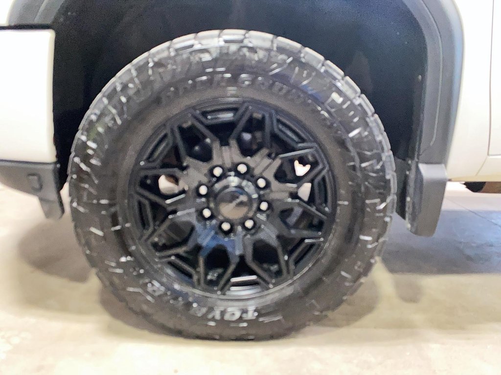 2022 GMC Sierra 2500HD AT4 in Chicoutimi, Quebec - 6 - w1024h768px