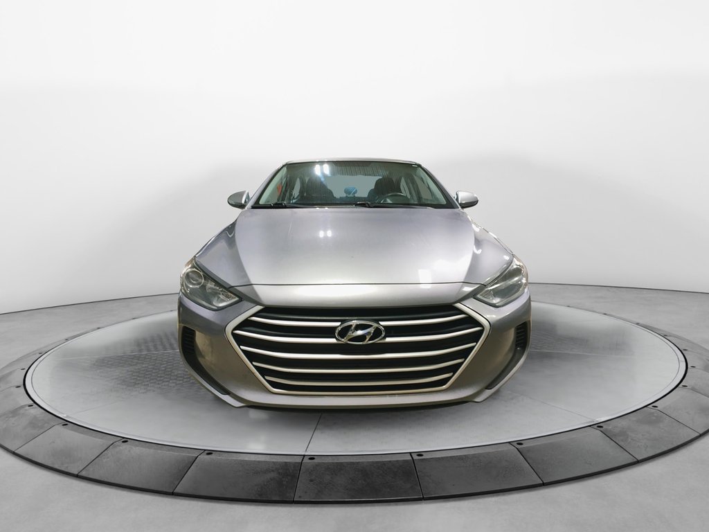 2017 Hyundai Elantra in Jonquière, Quebec - 2 - w1024h768px
