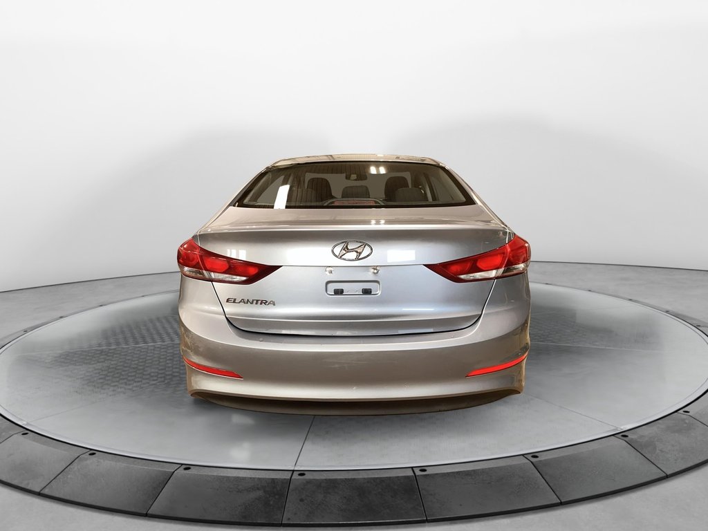 2017 Hyundai Elantra in Jonquière, Quebec - 4 - w1024h768px