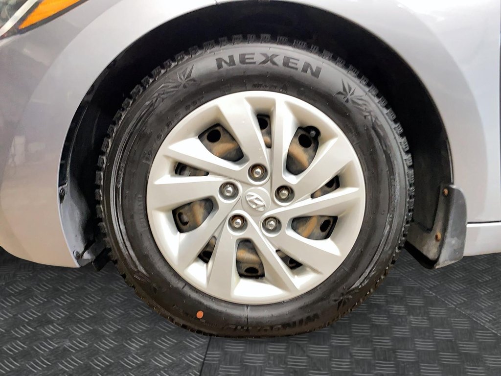 2017 Hyundai Elantra in Jonquière, Quebec - 7 - w1024h768px