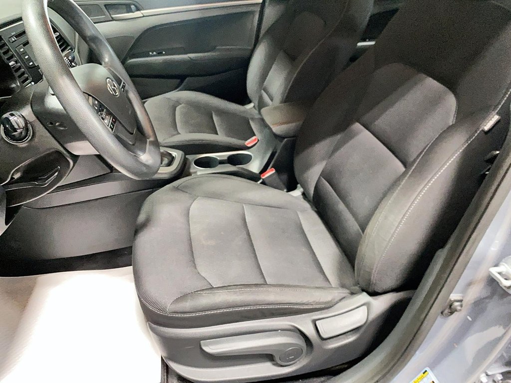 2017 Hyundai Elantra in Jonquière, Quebec - 11 - w1024h768px