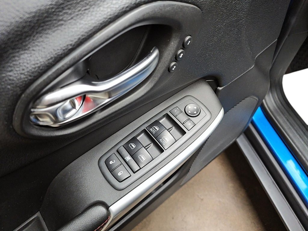 2018 Jeep Cherokee in Jonquière, Quebec - 12 - w1024h768px