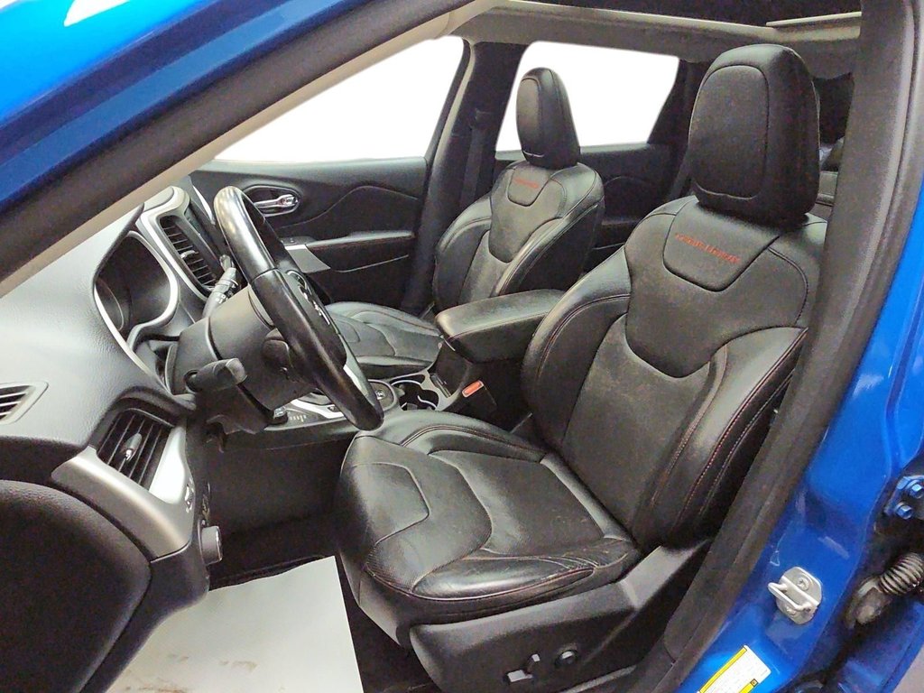 2018 Jeep Cherokee in Jonquière, Quebec - 9 - w1024h768px