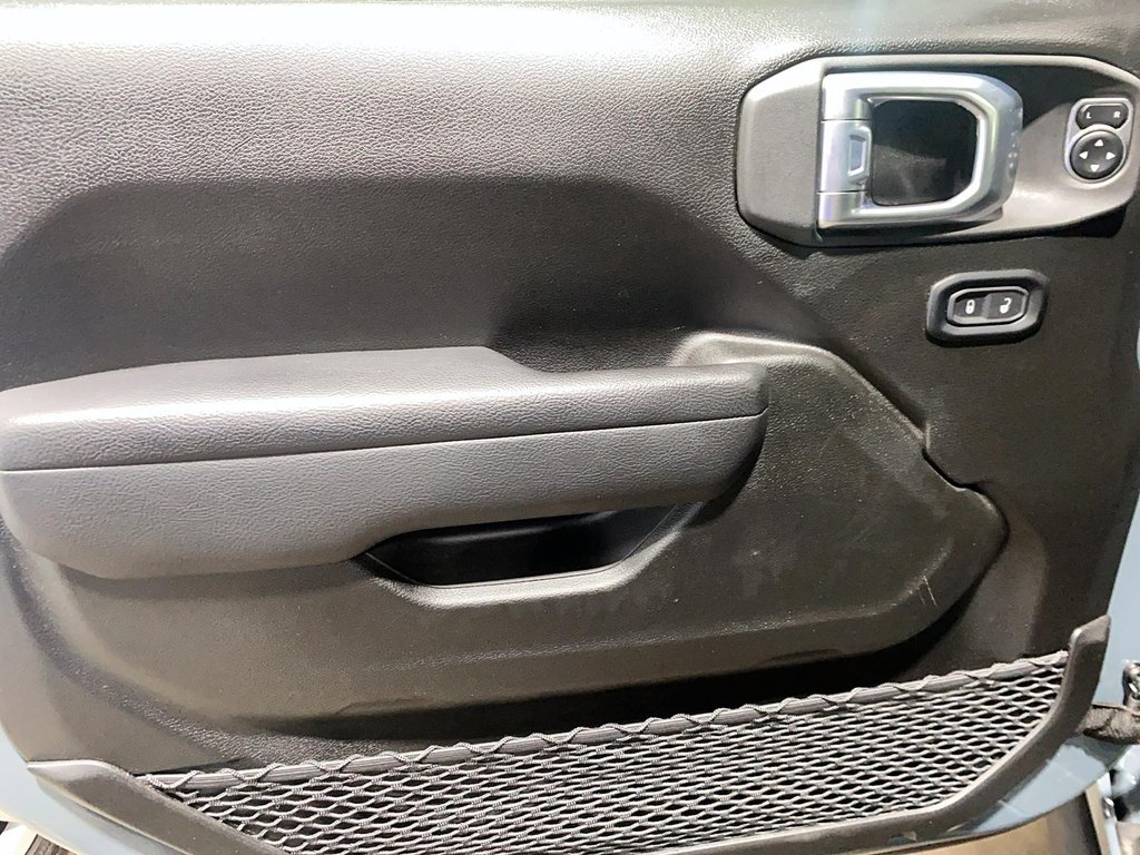 2025 Jeep Gladiator in Jonquière, Quebec - 8 - w1024h768px