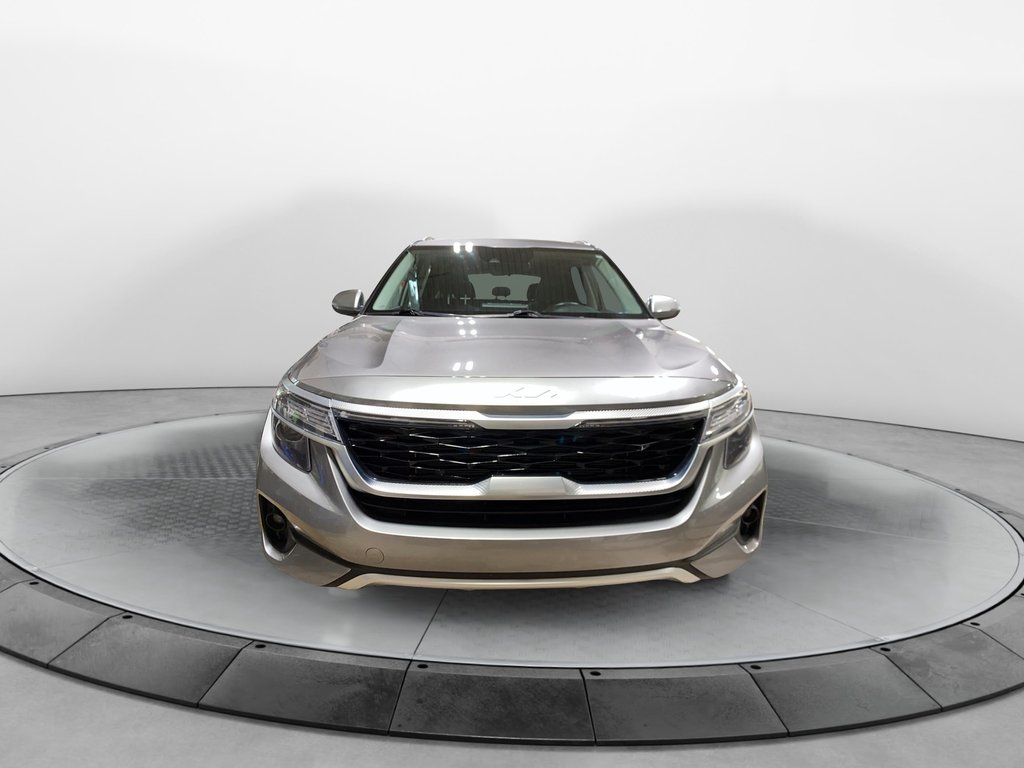 Kia Seltos EX 2023 à Jonquière, Québec - 2 - w1024h768px