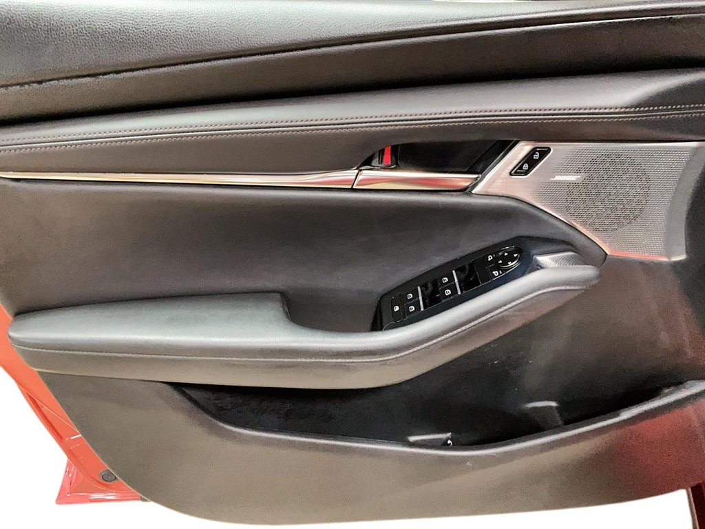 2019 Mazda 3 in Sept-Îles, Quebec - 9 - w1024h768px