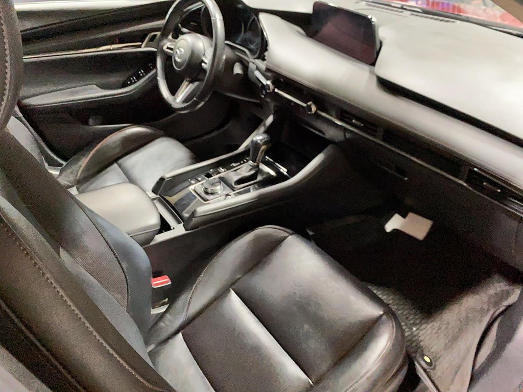 2019 Mazda 3 in Sept-Îles, Quebec - 16 - w1024h768px