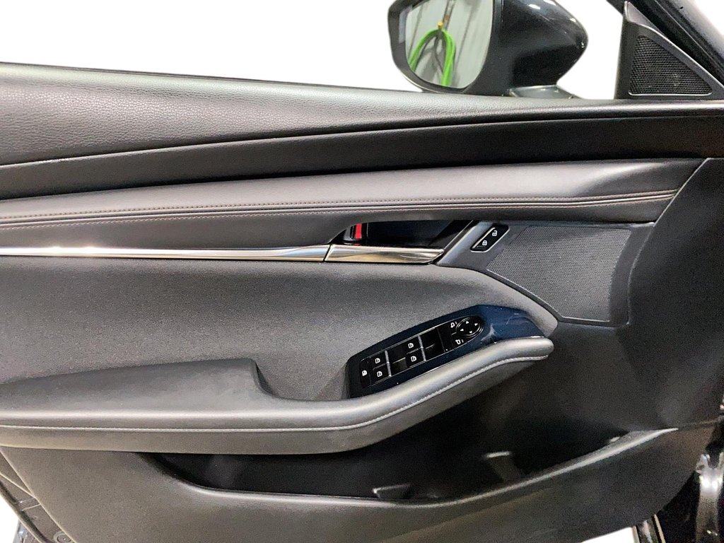 Mazda 3  2019 à Sept-Îles, Québec - 10 - w1024h768px