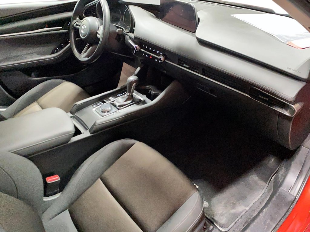 2021 Mazda 3 in Jonquière, Quebec - 21 - w1024h768px