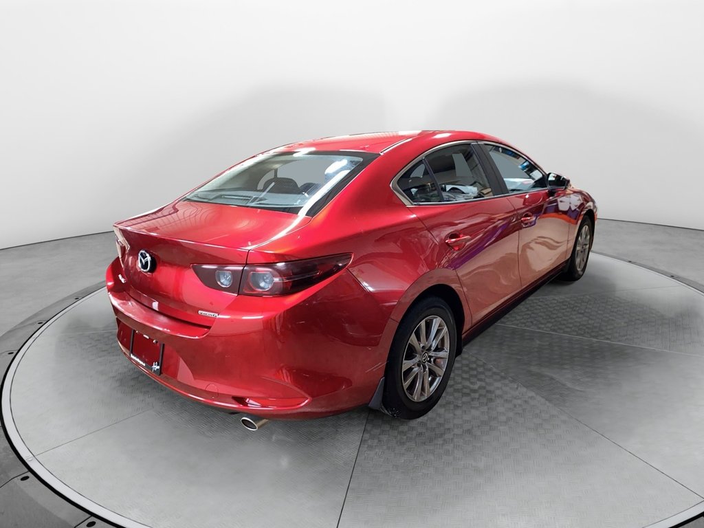 2021 Mazda 3 in Jonquière, Quebec - 4 - w1024h768px
