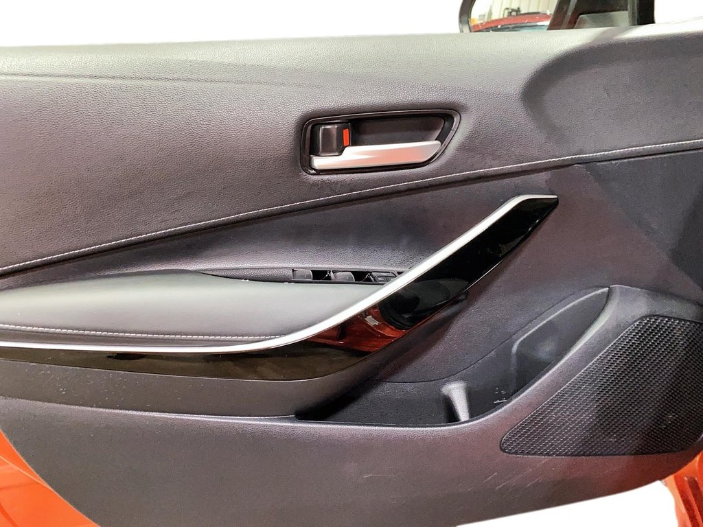 2023 Toyota Corolla Hatchback in Sept-Îles, Quebec - 12 - w1024h768px